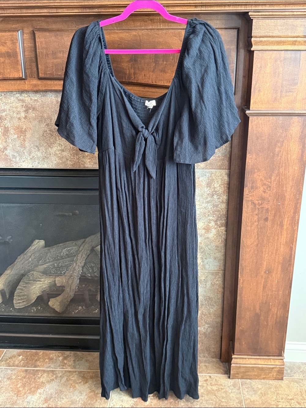 Flattering boho black flowy maxi dress 2X versatile staple classic runs small